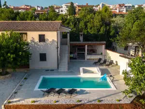 Ferienhaus für 9 Personen (150 m²) in Fažana