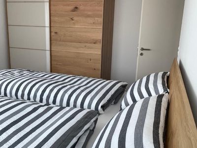 Schlafzimmer mit Doppelbett