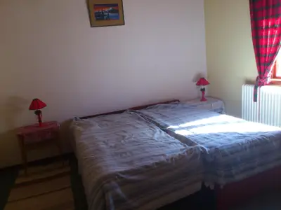 Schlafzimmer 2 , Erdegeschoss mit Babybett