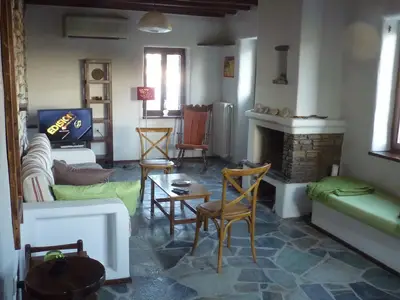 Wohnbereich. Wohnzimmer mit Kamin