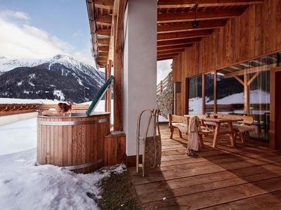 Hot Pot auf der Terrasse des Chalets