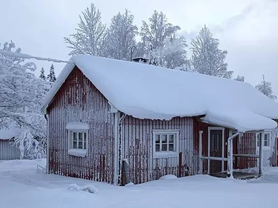 Außenansicht des Gebäudes. Das Ferienhaus im Winter