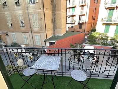 Der Espresso Balkon mit Kunstrasen. Gartenfeeling im ersten Stock.