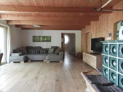 Wohnbereich. Sitzgarnitur mit Flat-TV