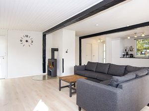 23781812-Ferienhaus-6--300x225-3