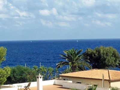 Ausblick aus dem Fenster. von jeder der 3 Terrassenebenen hat man einen Meerblick