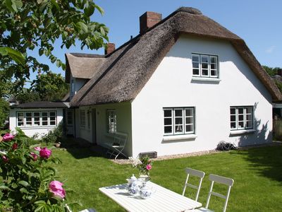 Friesenhaus Amrum mit der Friesenhaushälfte "Klönschnack"in Süddorf auf Amrum