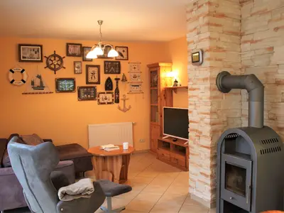 Gemütliches Wohnzimmer mit Kamin