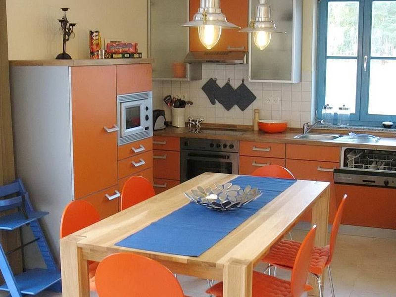 Wohn-Essbereich mit Küchenzeile