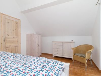 Schlafzimmer mit Doppelbett