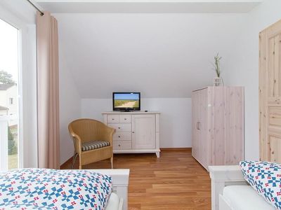 Schlafzimmer mit zwei Einzelbetten