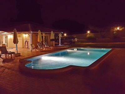 Pool. Poolbeleuchtung bei Nacht