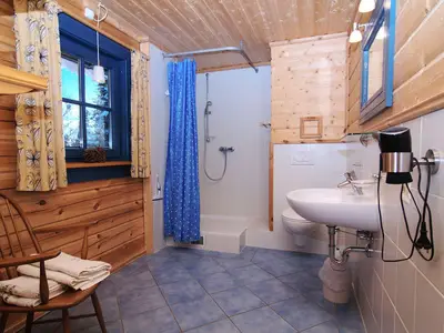 Bad/Dusche. Badezimmer