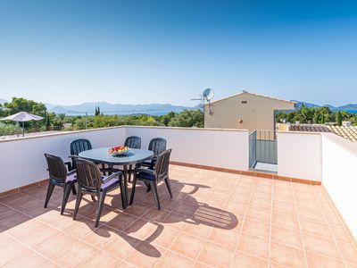 Blick aus dem Schlafzimmer DG, auf die   Terrasse und die Bucht von Pollença