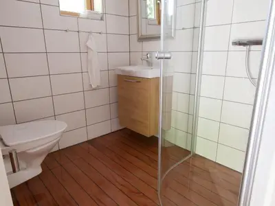 Badezimmer mit Dusche
