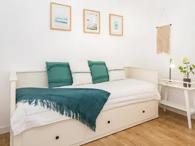 Schlafbereich. Schlafzimmer, alternativ mit einem Einzelbett, zwei Einzelbetten oder Doppelbett
