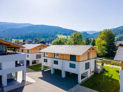 Außenseite Ferienhaus [Sommer]