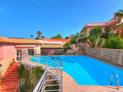 PoolOfHouse