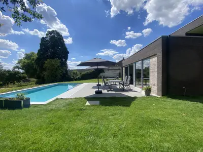 Außenseite Ferienhaus [Sommer]