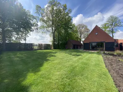 Außenseite Ferienhaus [Sommer]