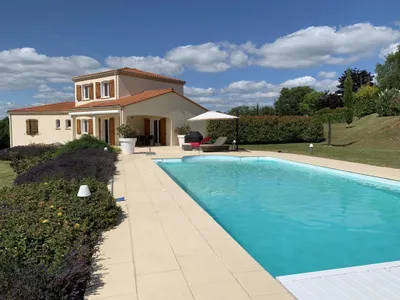 Außenseite Ferienhaus [Sommer]