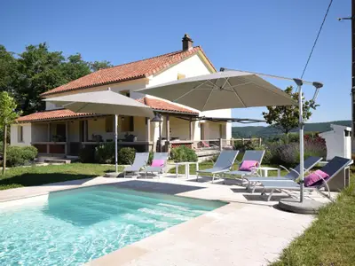 Außenseite Ferienhaus [Sommer]