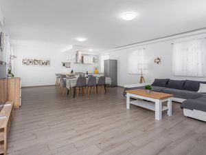 23756875-Ferienhaus-8--300x225-2