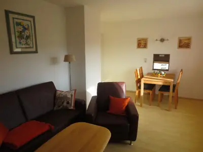 Wohnzimmer mit Esstisch