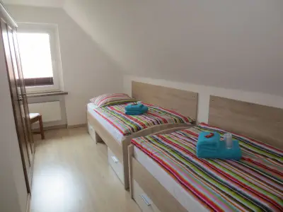 2. Schlafzimmer mit 2 Betten