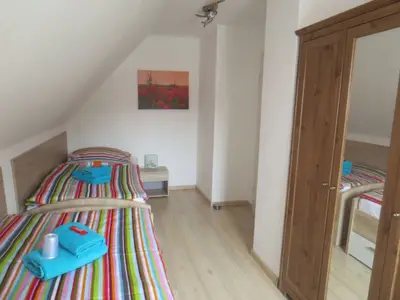 Schlafzimmer mit Einzelbetten 1.jpg