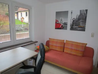 Arbeitszimmer mit Schlafcouch.jpg