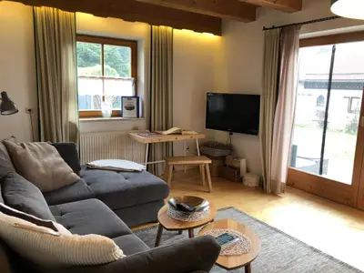 Wohnzimmer EG mit bequemer Couch