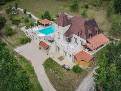 Außenseite Ferienhaus [Sommer]