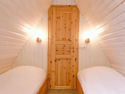 erstes Schlafzimmer mit Einzelbetten