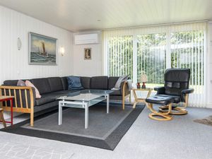 23980784-Ferienhaus-6--300x225-1