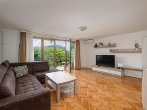 23708608-Ferienhaus-6--300x225-1