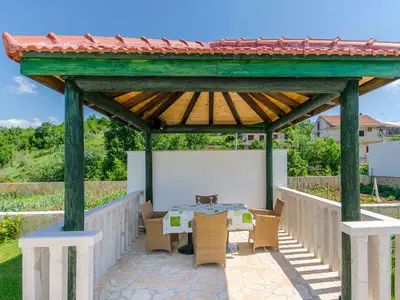 Ferienhaus für 8 Personen (150 m²) in Umljanović 8/10