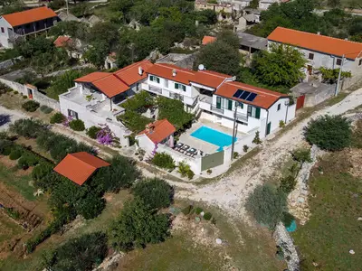 Ferienhaus für 14 Personen (400 m²) in Gulić 1/10