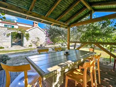 Ferienhaus für 14 Personen (400 m²) in Gulić 4/10