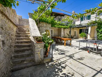 Ferienhaus für 14 Personen (400 m²) in Gulić 7/10