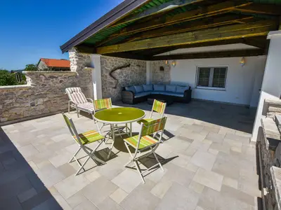 Ferienhaus für 14 Personen (400 m²) in Gulić 9/10
