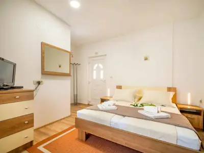 Ferienhaus für 7 Personen (90 m²) in Zadvarje 10/10