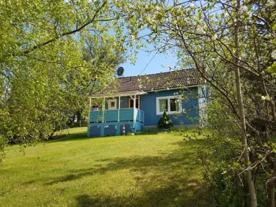 Charmantes Ferienhaus auf einem Hügel gelgegen
