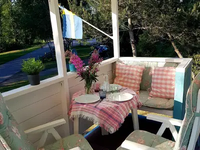 Vordere Veranda mit Sonnenuntergang abends