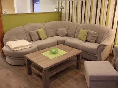 Fambach Ortsteil Heßles Ferienwohnung Nüssleshof Wohnzimmer Sofa