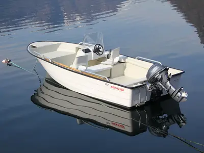 Wunderbares Motorboot direkt vor dem Ferienhaus