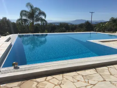 Pool. Infinity schwimbad
