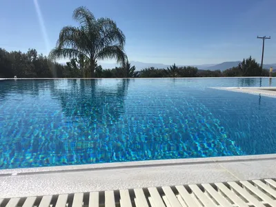 Pool. Autemberaubenden unendlichen Blick über den Pool