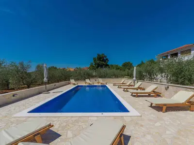 Ferienhaus für 10 Personen (300 m²) in Kloštar 7/10