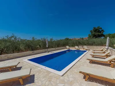 Ferienhaus für 10 Personen (300 m²) in Kloštar 9/10
